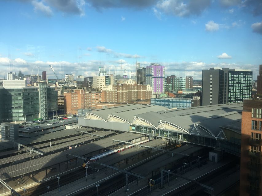 Leeds: 2-Hour Highlights Walking Tour - Why Leeds makes sense on foot