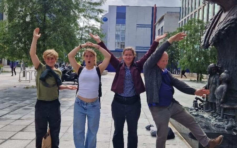 Leeds: City Walking Tour & Exploration Game - What the $37 group price really means