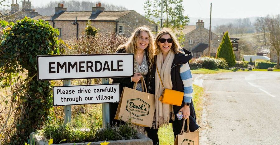 Leeds: Emmerdale Village Set Guided Tour - Arriving at the Emmerdale Village set