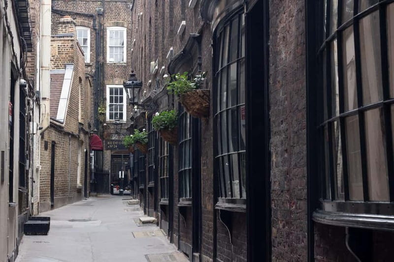 Lights, Camera, London! Movie Locations Walking Tour - The Blackfriar and St Paul’s Cathedral