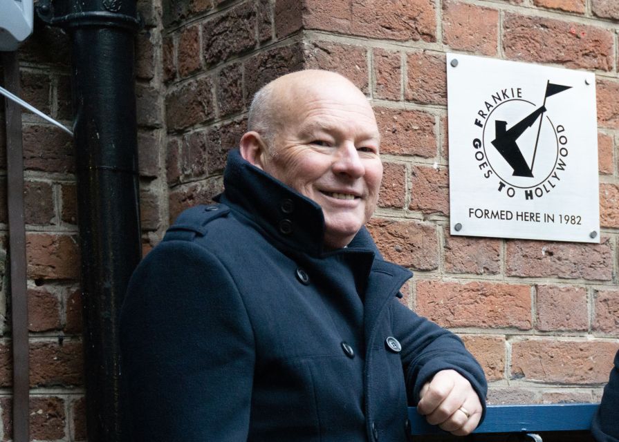 Liverpool: 1980s Music Walking Tour with Guitarist "Nasher" - The pub conversation at the end