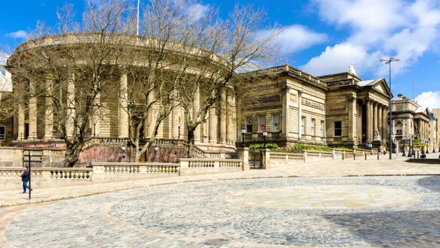 Liverpool: Best of Liverpool Sightseeing Private Taxi Tour - The Scouse accent and local identity