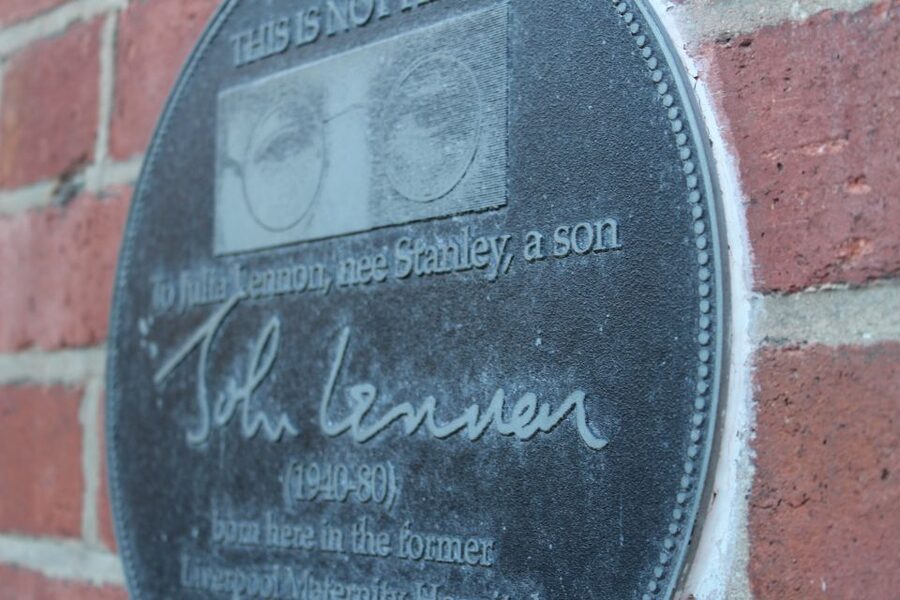 Liverpool: Private 3-Hour Beatles Classic Tour by Taxi - John Lennon’s childhood house and the road to Woolton
