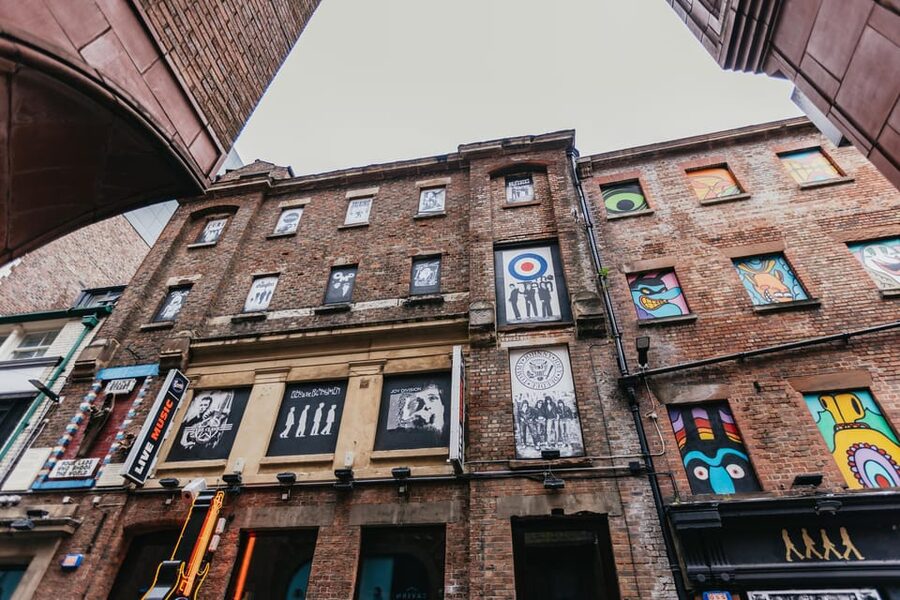Liverpool: The Beatles and Cavern Quarter Walking Tour - The Mersey, the Beatles Statue, and the Three Graces