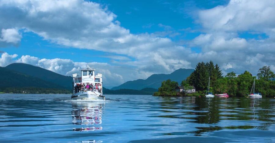 Loch Lomond: Island Discovery 2-Hour Cruise - Commentary, languages, and the onboard bar