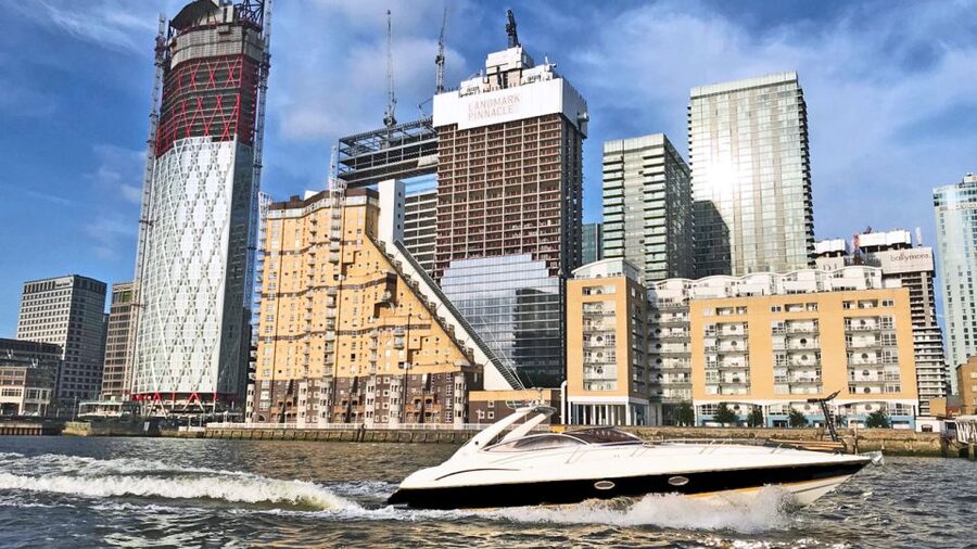 London: 2 hour private luxury yacht hire on the River Thames - Champagne, crew service, and the private format