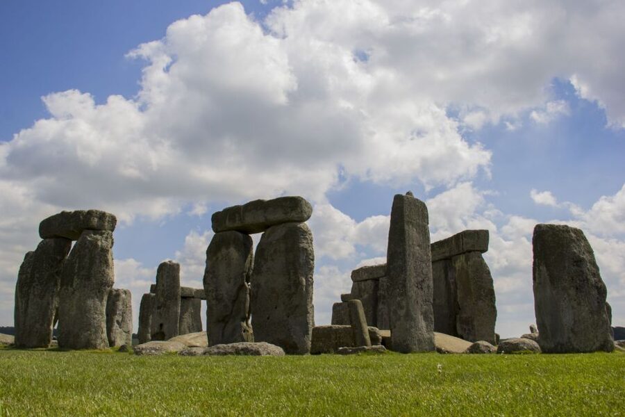 London: 3-Day Stonehenge, Bath & South West Coast Tour - Stonehenge: the first major stop