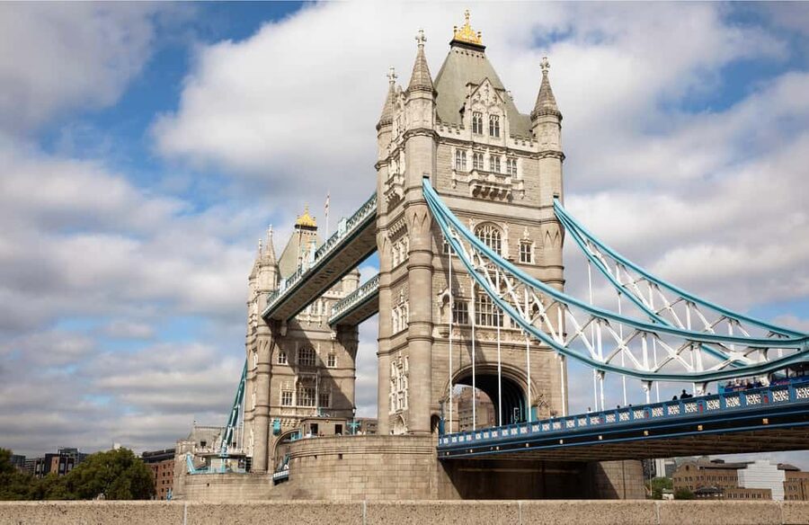 London: 3 Days of Must-See Attractions including London Eye - Day three: The Shard, palaces, or Madame Tussauds