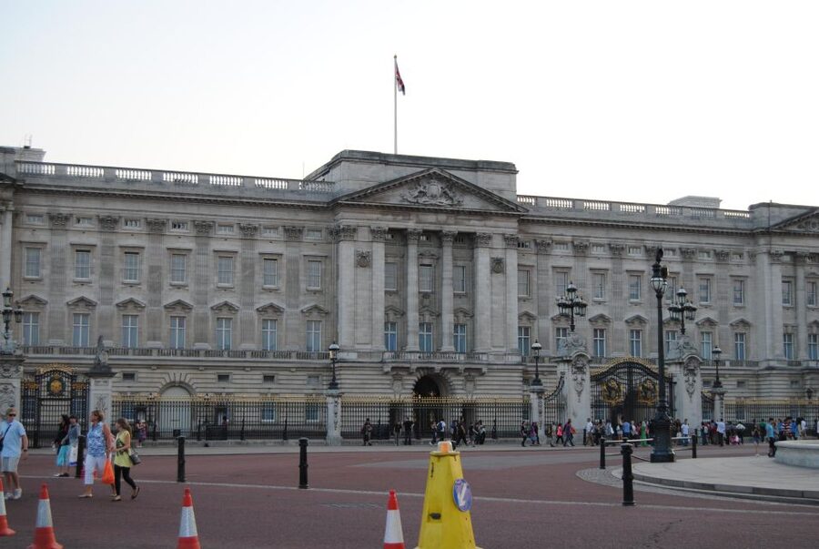 London: 3-Hours Private Walking Tour - Languages, access, and practical planning