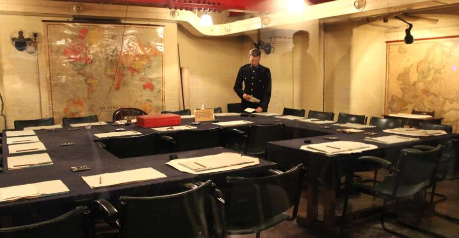 London: 30 Top Sights and Churchill War Rooms Tour - Buckingham Palace and the royal opening