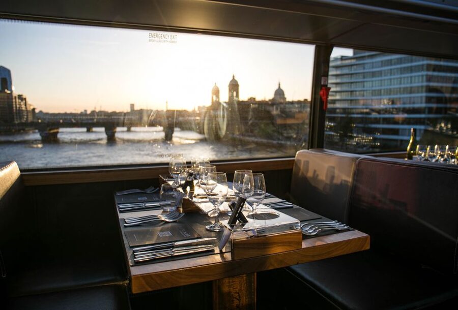 London: 4 Course Lunch Tour by Luxury Coach Bustronome - Meeting at Victoria Embankment