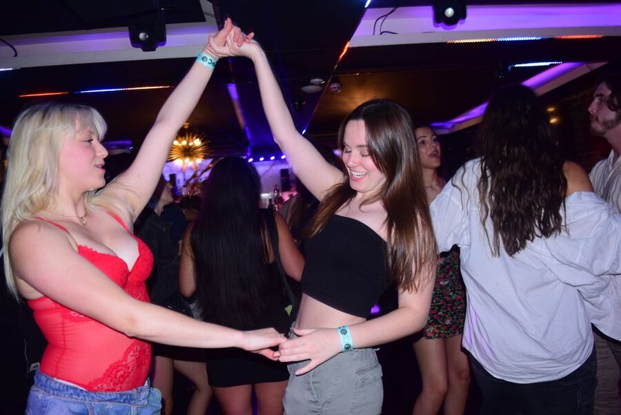 London: 4 Soho Nightclubs Crawl - Keeping the group together after dark