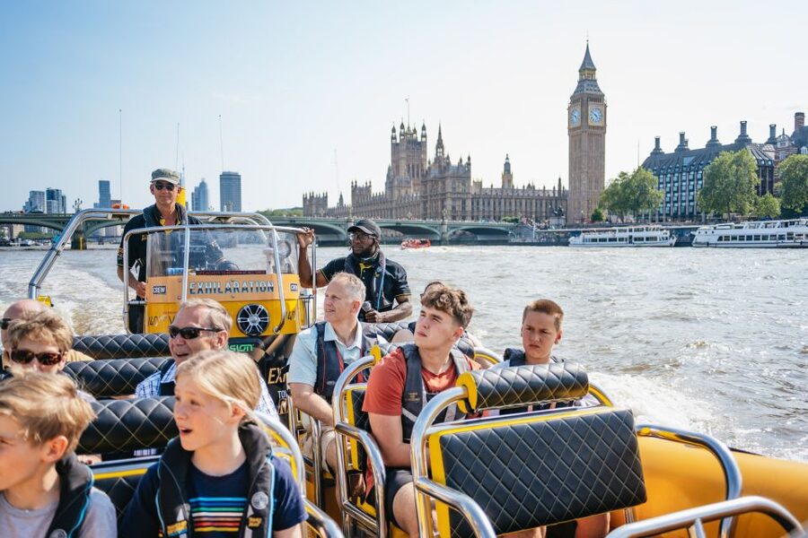 London: 45-Minute Speedboat Sightseeing Tour - Bridges, books, and skyline views