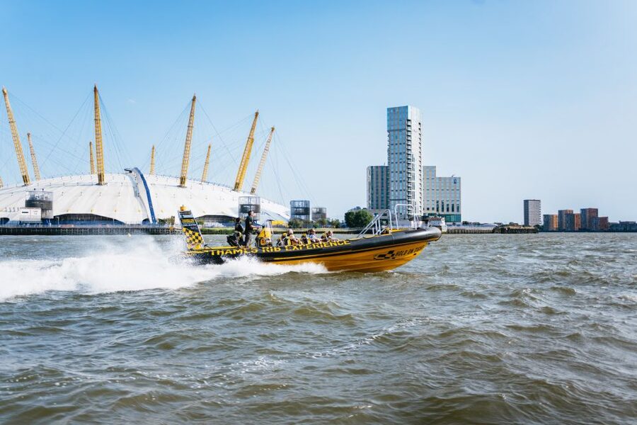 London: 45-Minute Speedboat Sightseeing Tour - How the small boat affects the ride