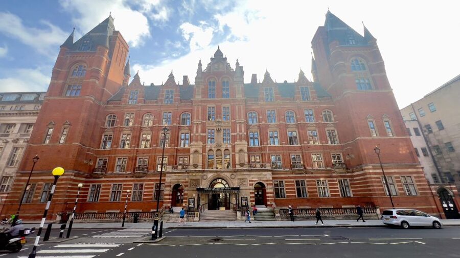 London: 5-Hour Private Tour with Pickup - Piccadilly Circus makes a handy finish