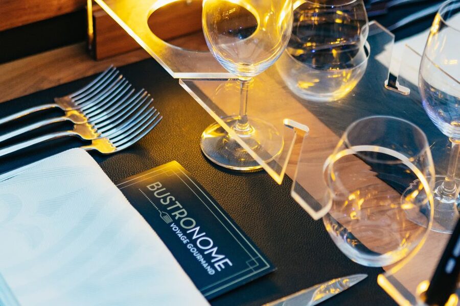 London: 6-Course Gourmet Dinner on a Luxury Coach - Who should book this London dinner bus?