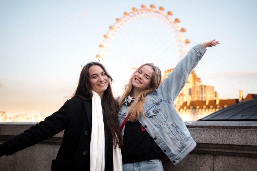 London: A Unique Photoshoot Experience at Famous Sites - Choosing between the London Eye, Notting Hill, and Covent Garden
