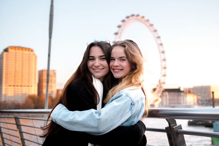 London: A Unique Photoshoot Experience at Famous Sites - What the photographers add