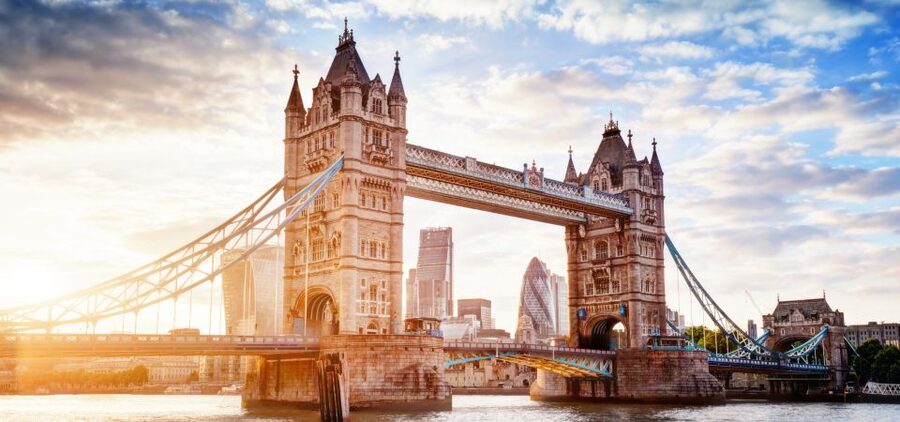 London: App-Based Walking Tour with 30 Stops - Key points to know before you go