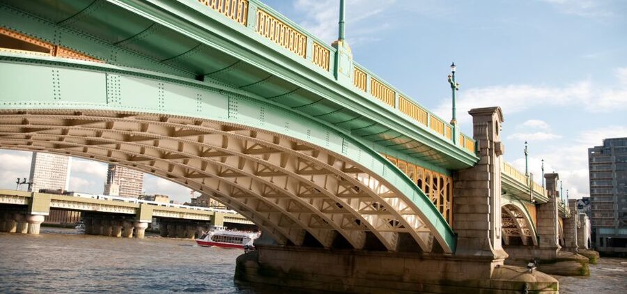 London: App-Based Walking Tour with 30 Stops - Big Ben, Trafalgar Square, and the West End