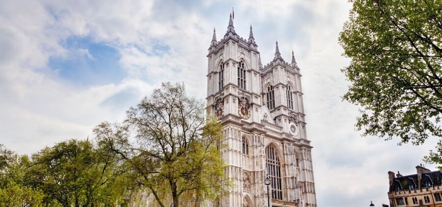 London: App-Based Walking Tour with 30 Stops - St. Paul’s Cathedral and the Millennium Bridge