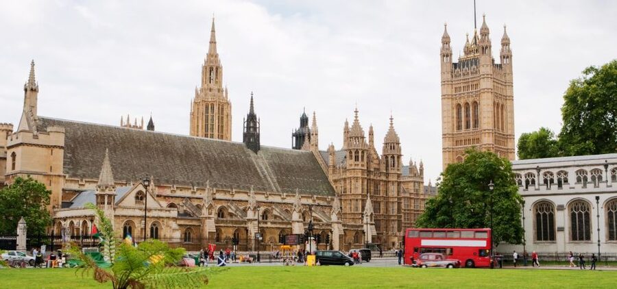 London: App-Based Walking Tour with 30 Stops - How the app works on the street