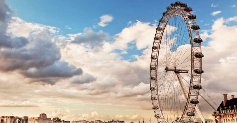 London: App-Based Walking Tour with 30 Stops - Along the Thames toward Westminster Bridge