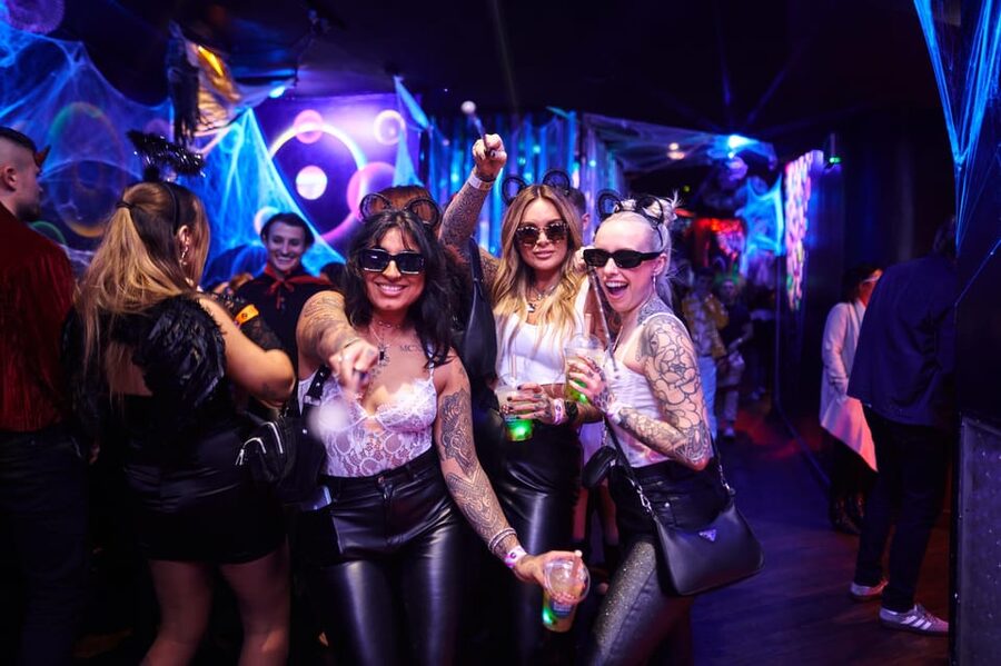 London: Bar and Club Crawl to 5 Central London Venues - Moving Through Piccadilly Circus