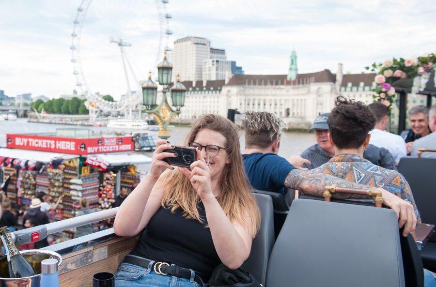 London: Bar Bus Tour by Tootbus - What You See From Trafalgar Square to Piccadilly Circus