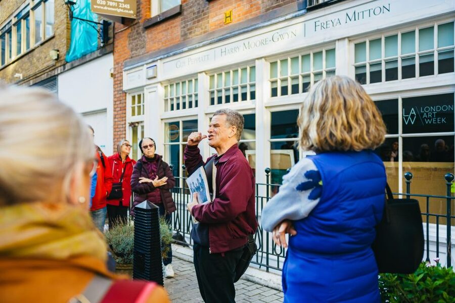 London: Beatles and Abbey Road Tour with Richard Porter - Crossing Abbey Road safely