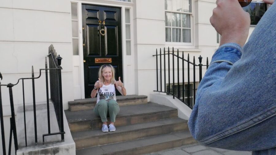 London: Beatles Tour by Black Taxi - St. John’s Wood and the Abbey Road moment