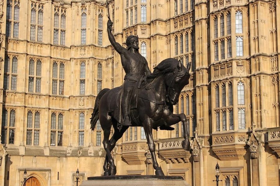 London: Big Ben, Churchill War Rooms & Buck'ham Palace Tour - Horse Guards Parade and Downing Street