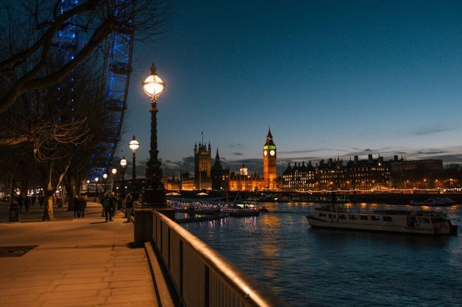 London: Big Bus Panoramic Evening Tour by Open-Top Bus - The open-top deck, weather, and photography
