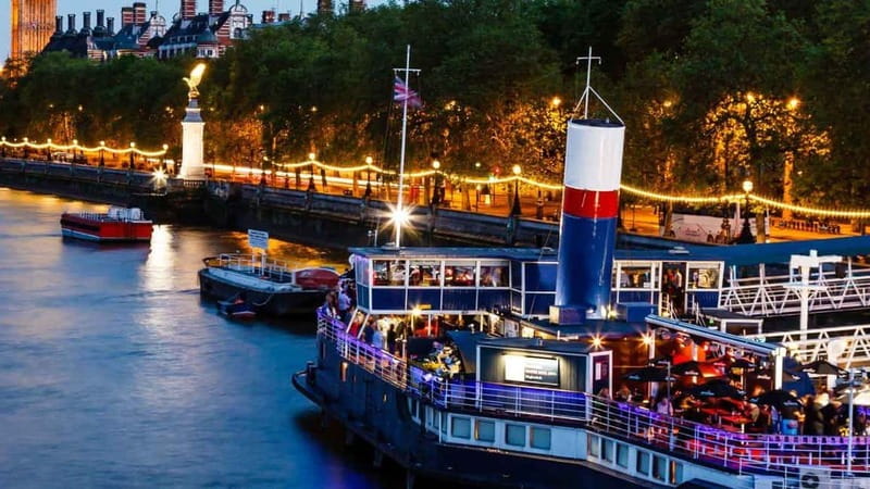 London: Boat Show Comedy Club Experience - Arriving downstairs at Tattersall Castle