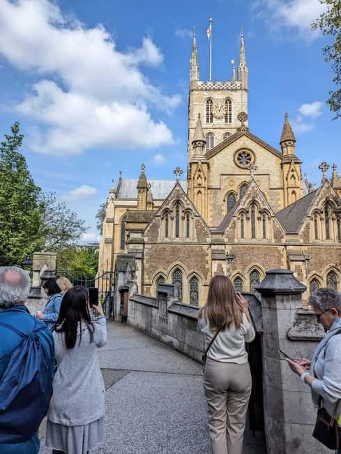 London: Borough Market Food Tour with Local Guide - Dietary limits and walking demands