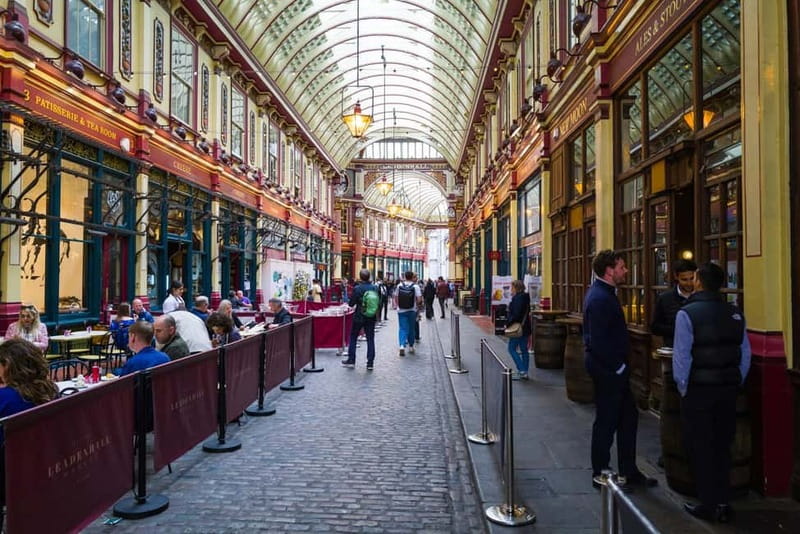London: Borough Market Food Tour with Local Guide - Guide quality and the feel of the group