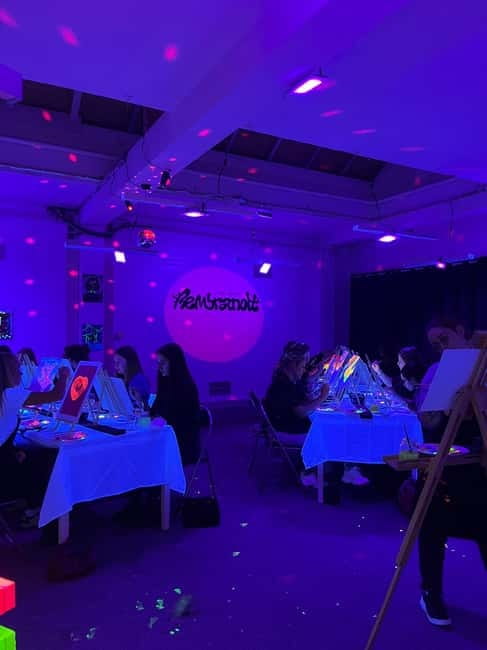 London: Bottomless Sip & Paint in the Dark - A good pick for birthdays and hen weekends