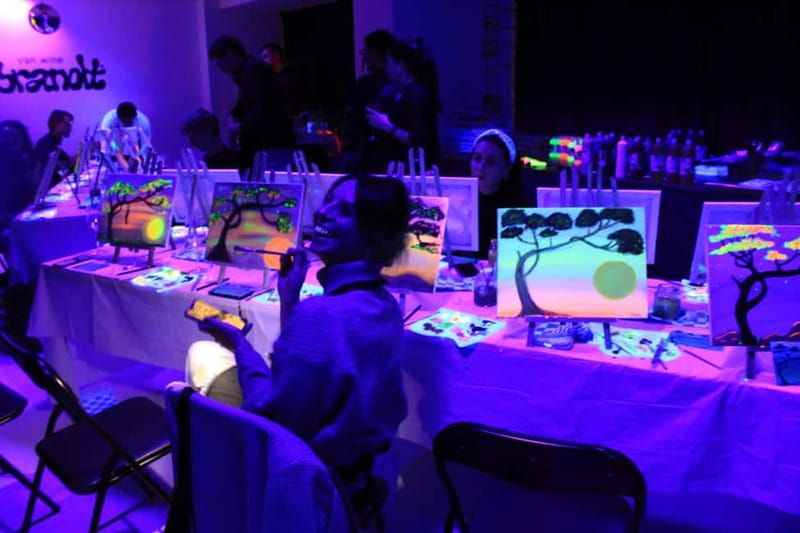 London: Bottomless Sip & Paint in the Dark - Family plans need one careful check