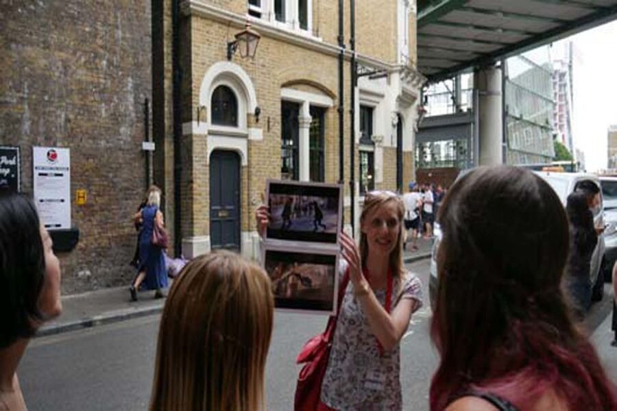 London: Bridget Jones 2–Hour Walking Tour - Film trivia, stars, and the story behind the scenes