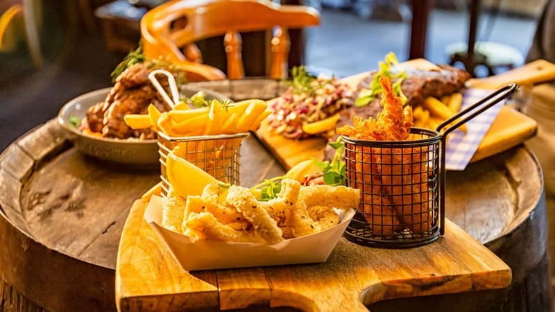 London: British Food Treasure Hunt With Gourmaze - The historic stops: royals, Shakespeare, and Drake