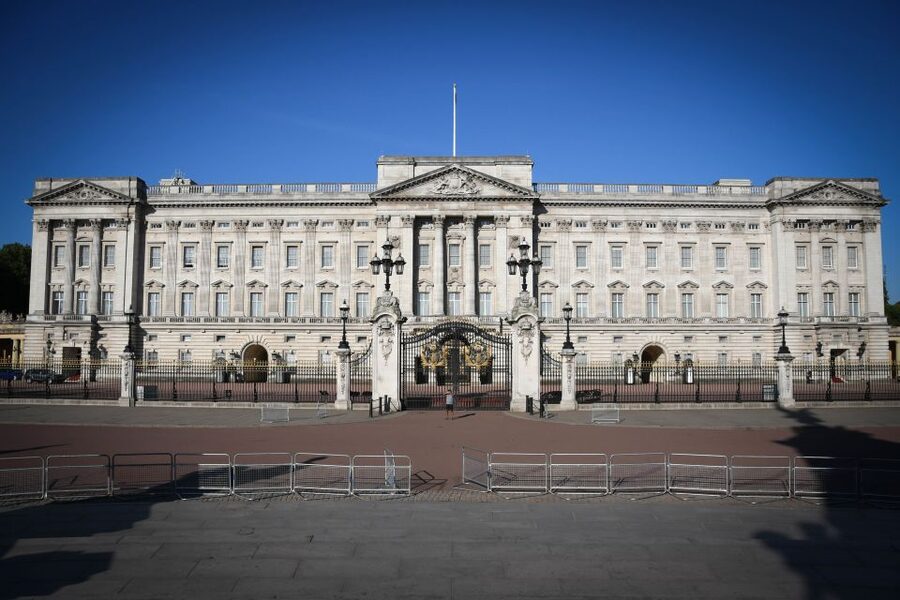 London: British Royalty Walking Tour - What the 20-plus sights really mean
