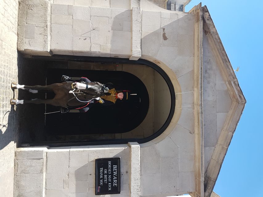 London: British Royalty Walking Tour - Green Park and the approach to Buckingham Palace