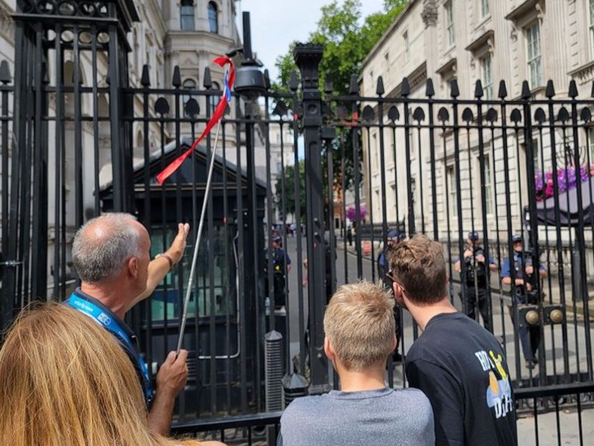 London: Buckingham, Big Ben & Westminster Abbey Tour - What the guides add