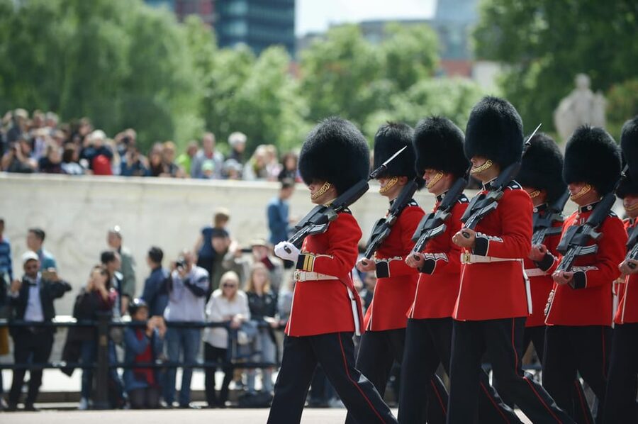 London: Buckingham Palace and Changing of the Guards Tour - Buckingham Palace without a palace ticket