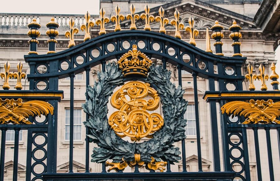 London: Buckingham Palace and Changing of the Guards Tour - The Changing of the Guard as the main event