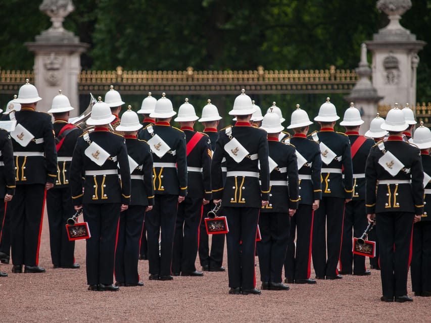 London: Buckingham Palace and Changing of the Guards Tour - What the $23 price really covers