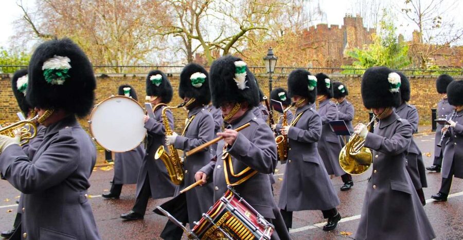 London: Buckingham Palace & Changing of the Guard Experience - Green Park and the first royal stories
