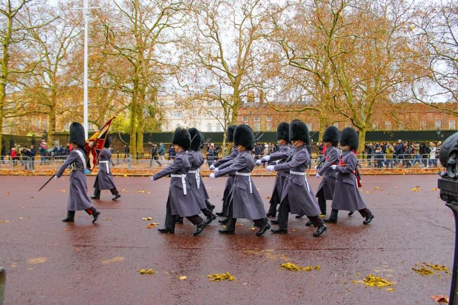 London: Buckingham Palace & Changing of the Guard Experience - Lancaster House and Clarence House