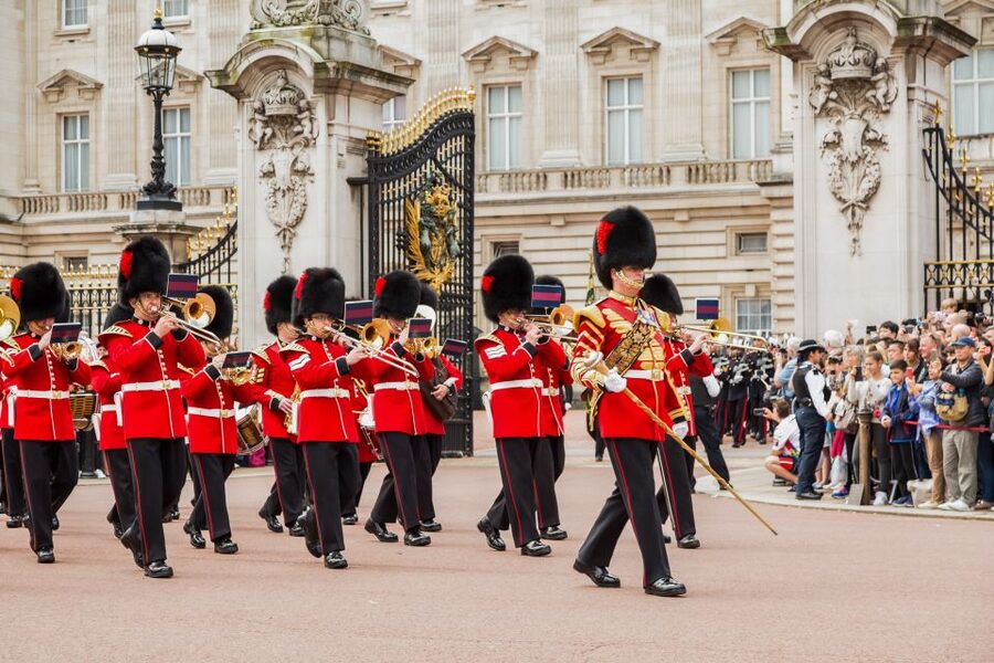 London: Buckingham Palace Entry & Changing of the Guard Tour - Watching the Changing of the Guard