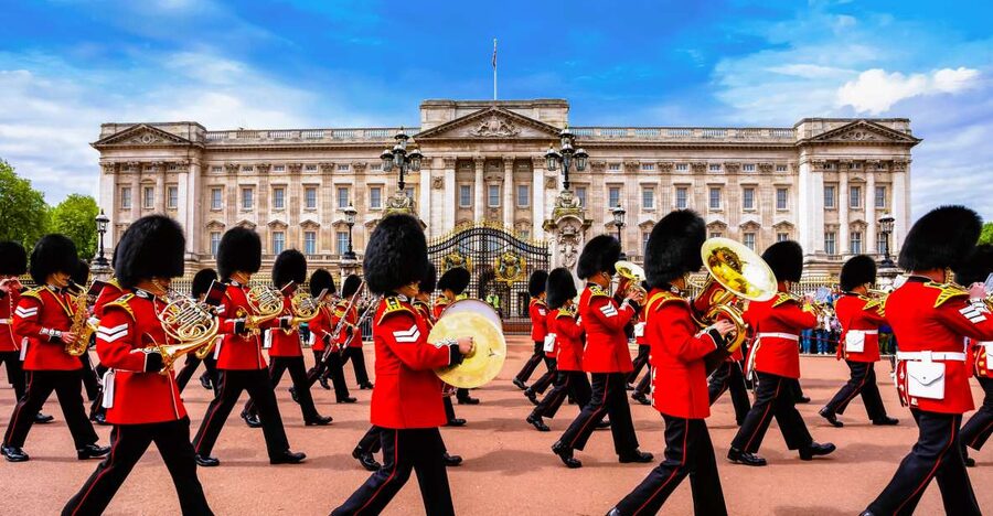 London: Buckingham Palace Entry & Changing of the Guard Tour - The schedule can change your whole morning